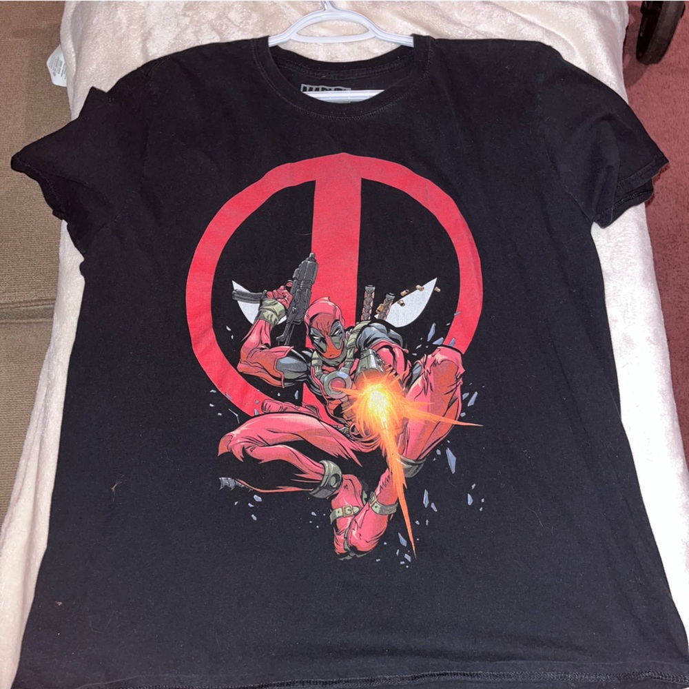 MARVEL deadpool shirt